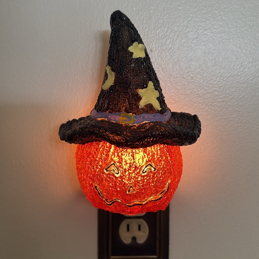 Set of 2 pumpkin night lights.